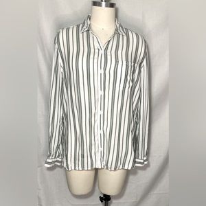 Beach Lounge Button down Short sz Lrg.